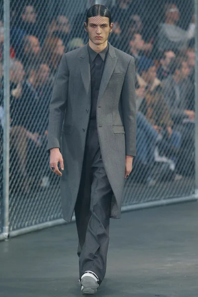Look 18